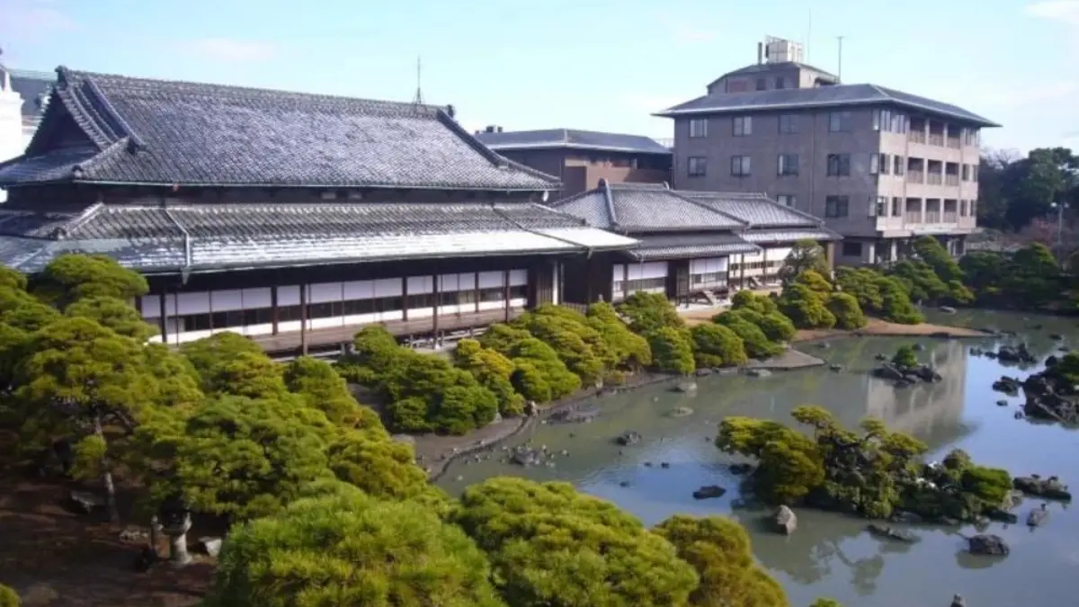 福岡玩近郊!柳川體驗遊船「爬橋跳船秀」、吃400年鰻魚飯,交通、行程一次看 福岡玩近郊!柳川體驗遊船「爬橋跳船秀」、吃400年鰻魚飯,交通、行程一次看
