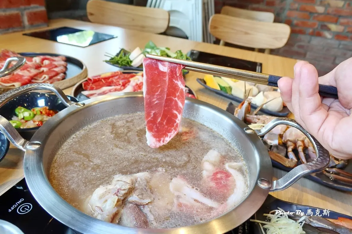 250元吃到飽！高CP值「紅磚老屋火鍋」30款蔬食自助吧、甜點飲品無限吃