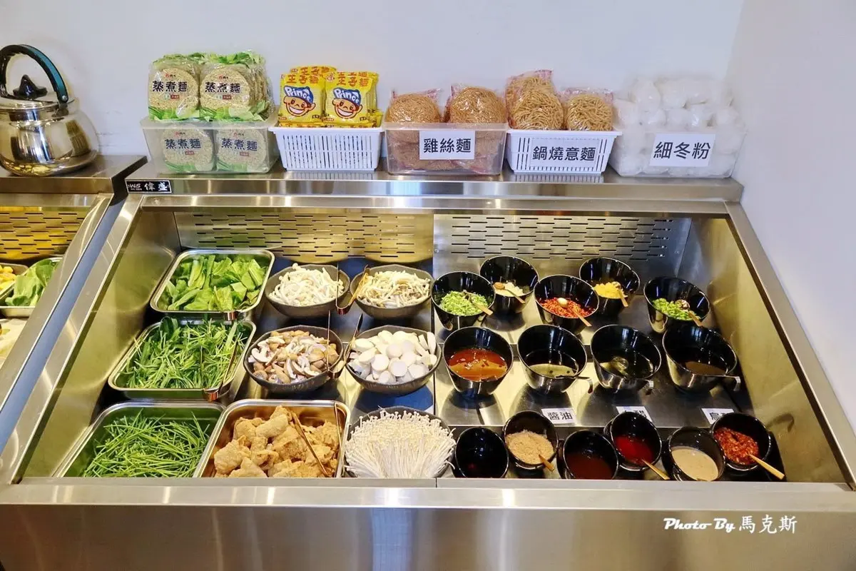 250元吃到飽！高CP值「紅磚老屋火鍋」30款蔬食自助吧、甜點飲品無限吃
