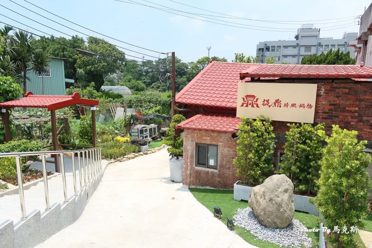 250元吃到飽！高CP值「紅磚老屋火鍋」30款蔬食自助吧、甜點飲品無限吃