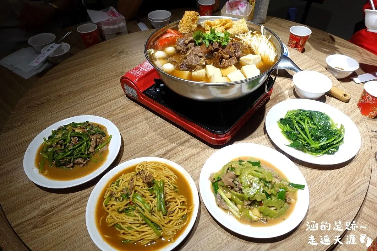 夏天照樣客滿！台北「超強排隊羊肉爐」好評破5000，爽嗑超過30種全羊料理