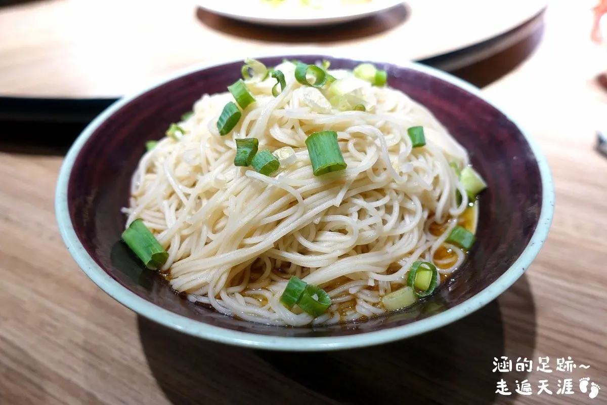 夏天照樣客滿！台北「超強排隊羊肉爐」好評破5000，爽嗑超過30種全羊料理