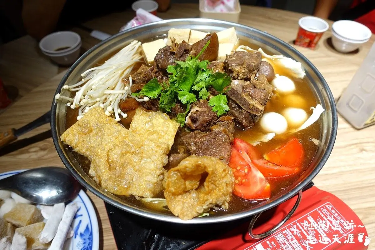 夏天照樣客滿！台北「超強排隊羊肉爐」好評破5000，爽嗑超過30種全羊料理
