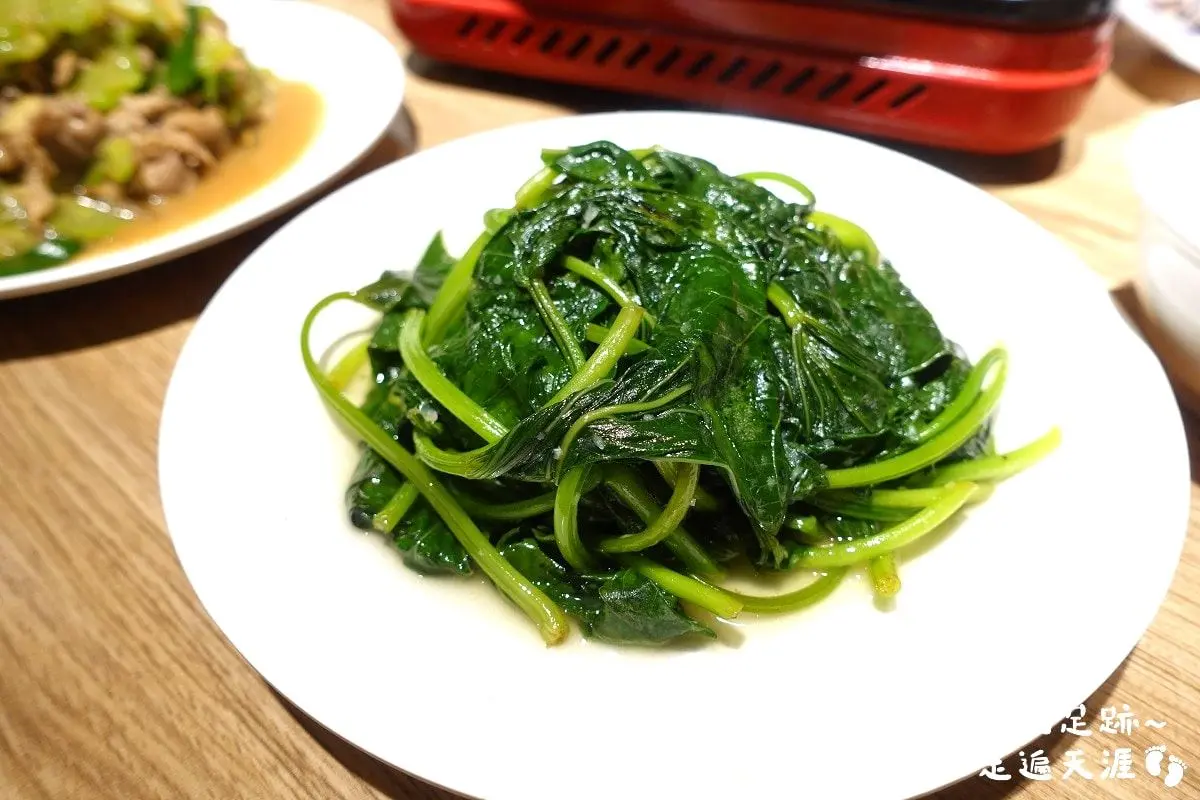 夏天照樣客滿！台北「超強排隊羊肉爐」好評破5000，爽嗑超過30種全羊料理