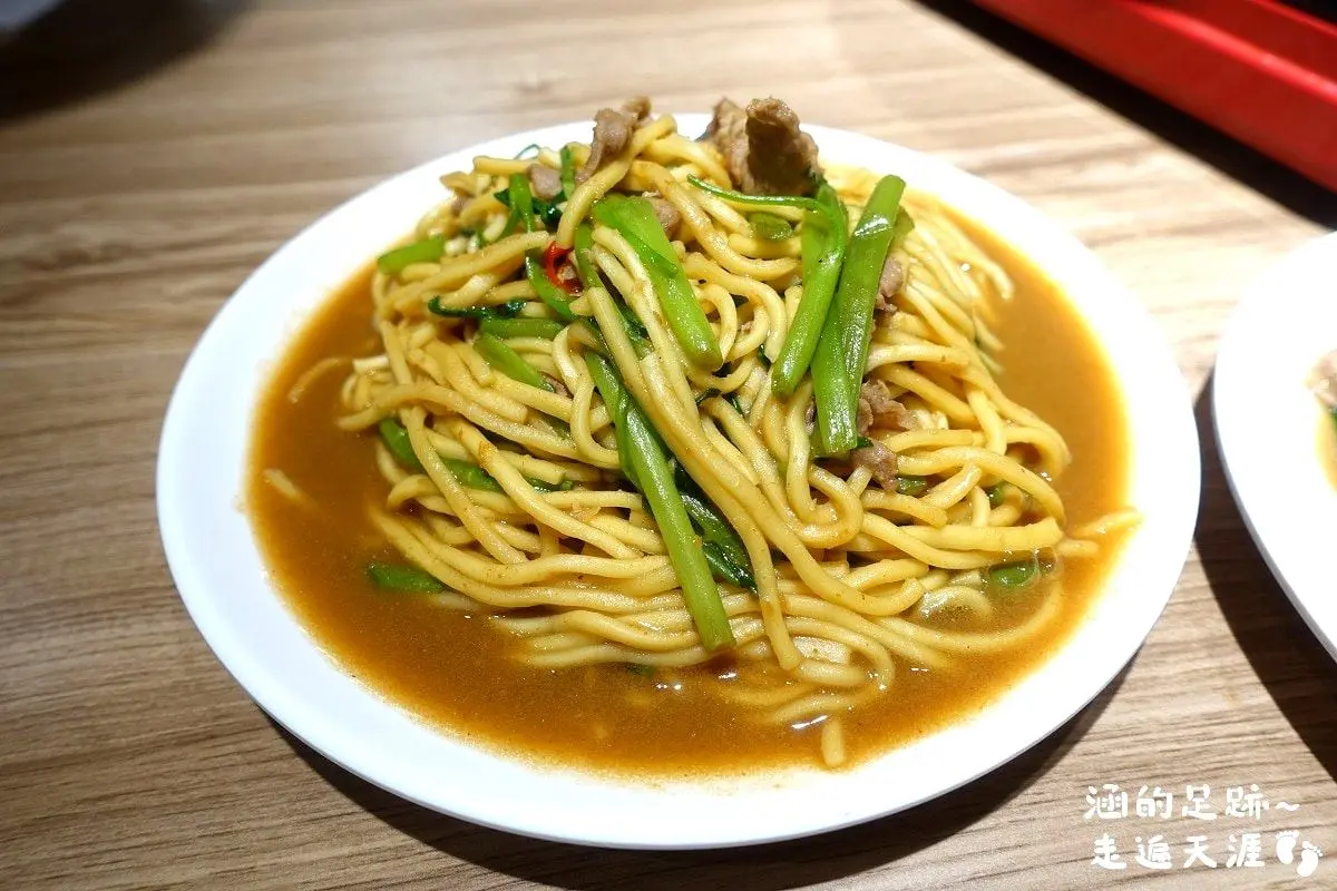 夏天照樣客滿！台北「超強排隊羊肉爐」好評破5000，爽嗑超過30種全羊料理