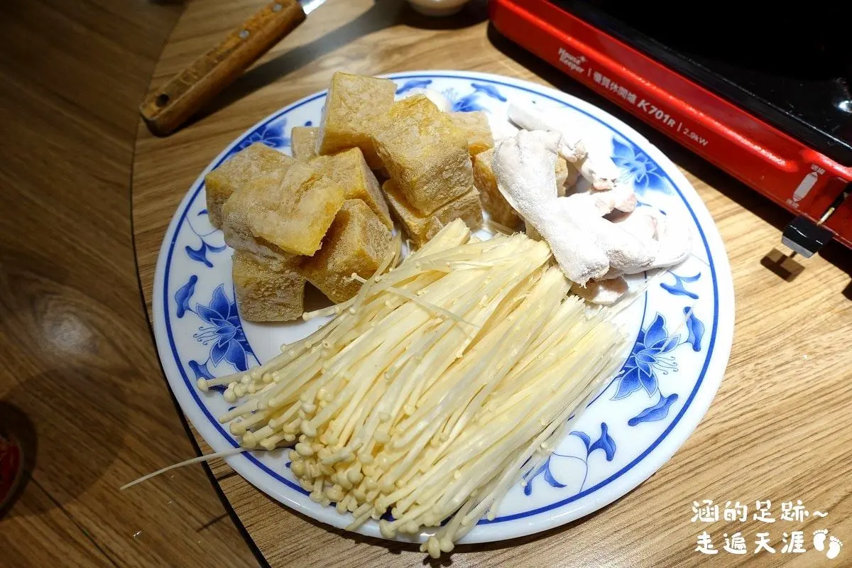 夏天照樣客滿！台北「超強排隊羊肉爐」好評破5000，爽嗑超過30種全羊料理