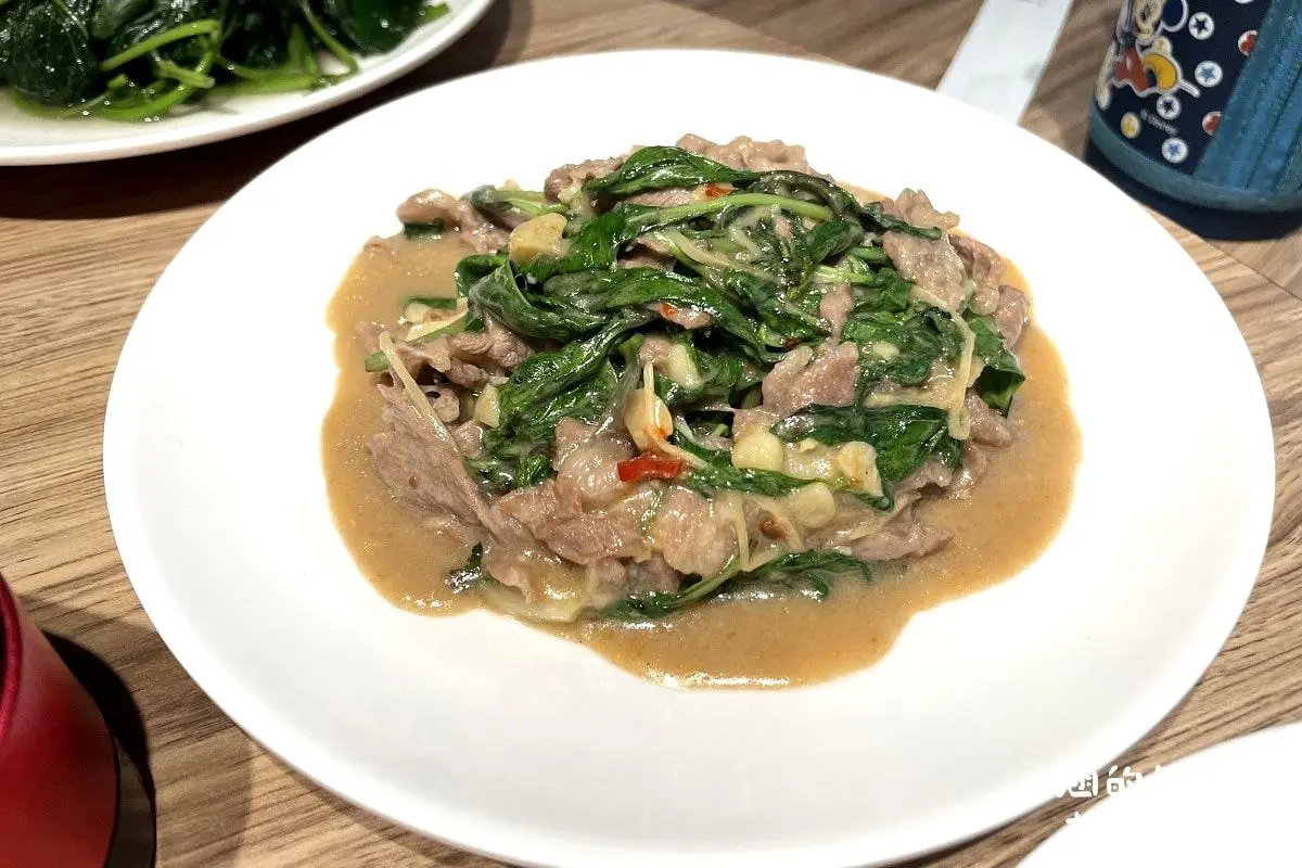 夏天照樣客滿！台北「超強排隊羊肉爐」好評破5000，爽嗑超過30種全羊料理