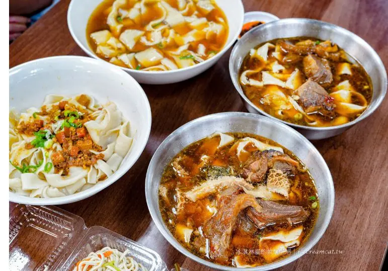 林東芳、建宏牛肉麵都輸！網友推薦台北牛肉麵Top10，冠軍肉質軟嫩、免費續湯