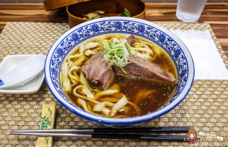 林東芳、建宏牛肉麵都輸！網友推薦台北牛肉麵Top10，冠軍肉質軟嫩、免費續湯