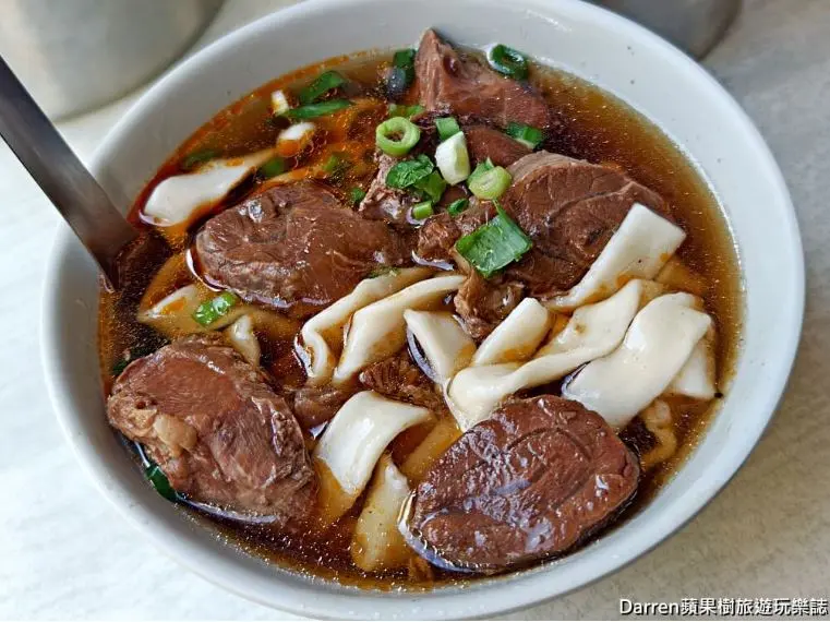 林東芳、建宏牛肉麵都輸！網友推薦台北牛肉麵Top10，冠軍肉質軟嫩、免費續湯