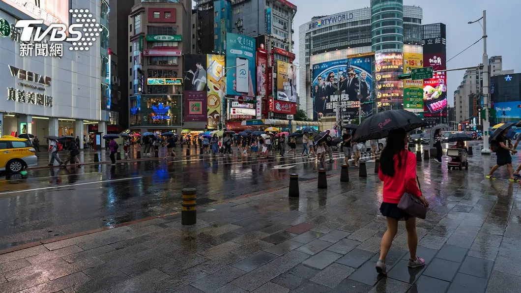 今晨18.1度入秋最冷!下波東北季風週四襲台,降雨範圍再擴大 下一波冷空氣降雨影響範圍更大。(示意圖/Shutterstock達志影像) 今晨18.1度入秋最冷!下波冷空氣「雨更多」這天襲台