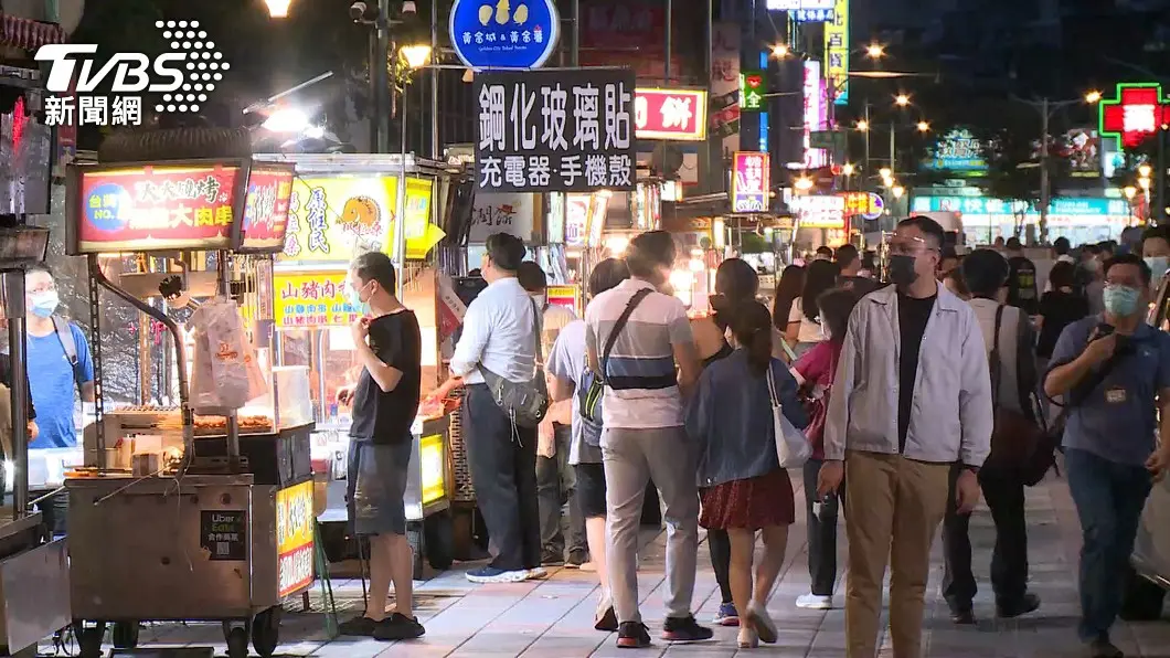 夜市微解封湧人潮!專家曝「這4種人」先別去,2大防疫重點不可少 夜市微解封,招名威認為老人、小孩、孕婦及慢性病患者最好先別去。(圖/TVBS資料畫面) 夜市微解封!專家曝:4種人先別去 2防疫重點
