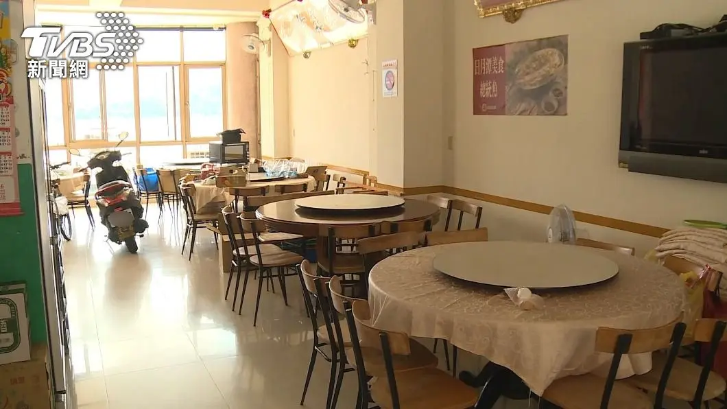 僅澎湖開放內用!全台餐飲「禁止內用」,陳時中:尊重地方政府 圖/TVBS 花蓮轉彎了!全台剩金門澎湖內用「順時中」