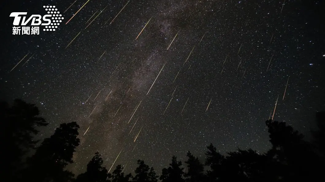 英仙座流星雨13日登場。（示意圖／shutterstock 達志影像） 英仙座流星雨8/13登場！觀賞條件極佳　每小時上看百顆