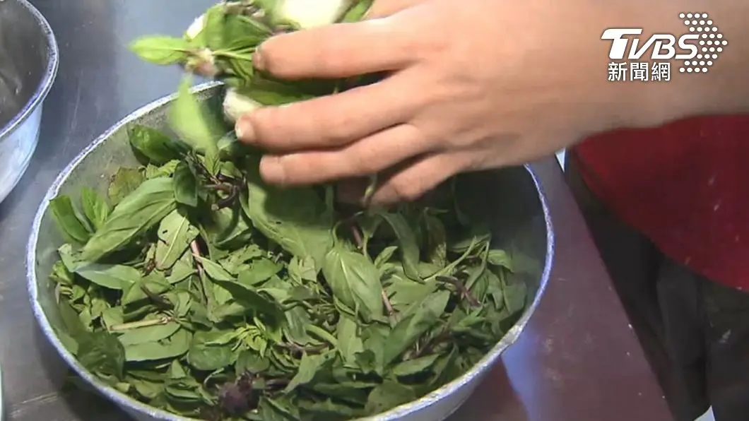 小小的一片九層塔，卻能讓美味的菜餚增添層次感。（示意圖／TVBS）