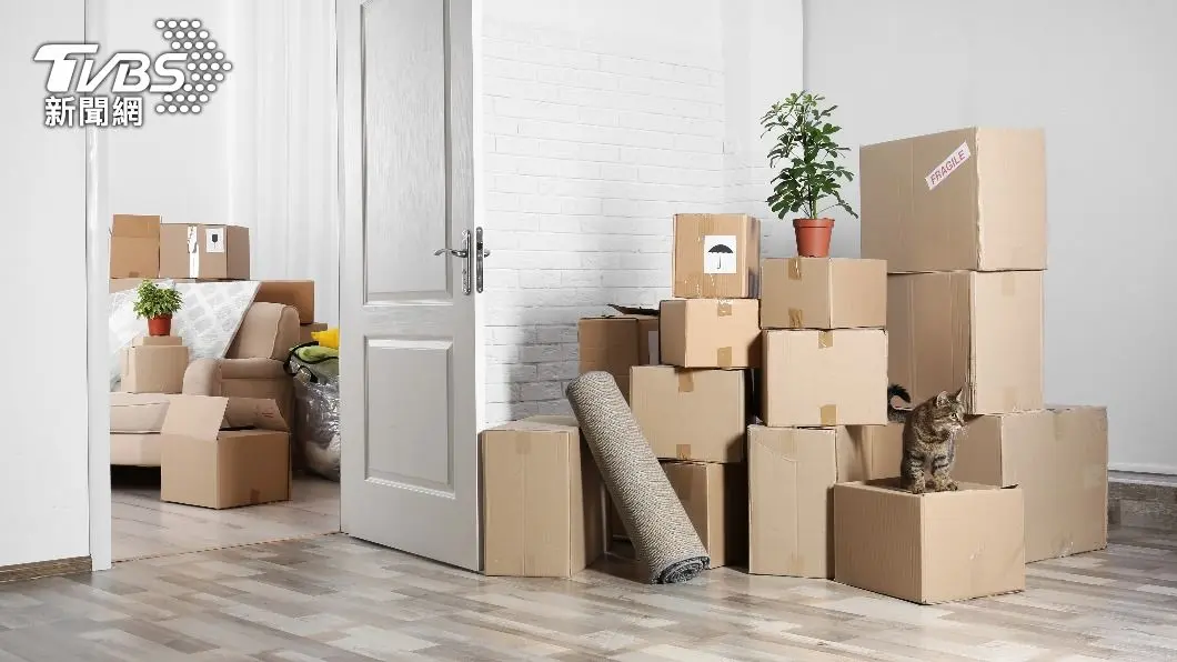 許多人擔心在農曆七月買房搬家不吉利。（示意圖／shutterstock 達志影像） 農曆七月禁忌一次看　「晚上洗衣服」恐招來好兄弟