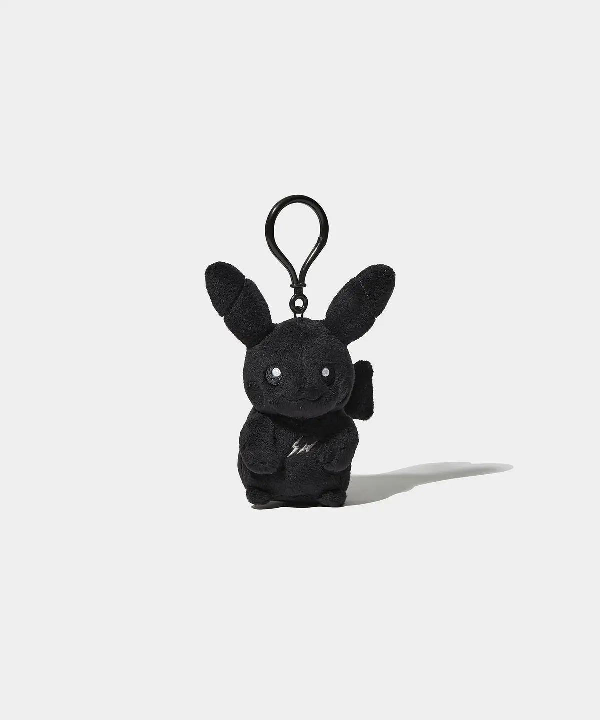 新增Pikachu 皮卡丘、Snorlax卡比獸兩款新選擇。（圖／INVINCIBLE®提供） 快搶！黑色寶可夢期間限定店登場　北中南「御三家限定款」