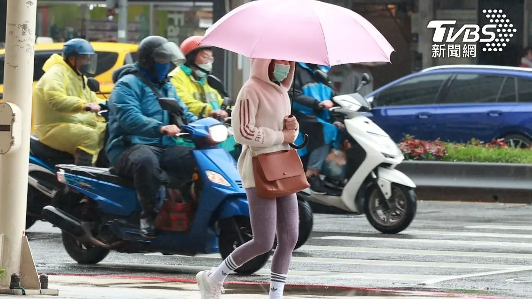 今午後變天下雨!下一波春雨「這天」報到,週六日清明連假天氣出爐 週四另一波鋒面雨帶通過。(示意圖/TVBS) 今午後變天!下波「全台雷雨」急速移動 清明連假天氣出爐