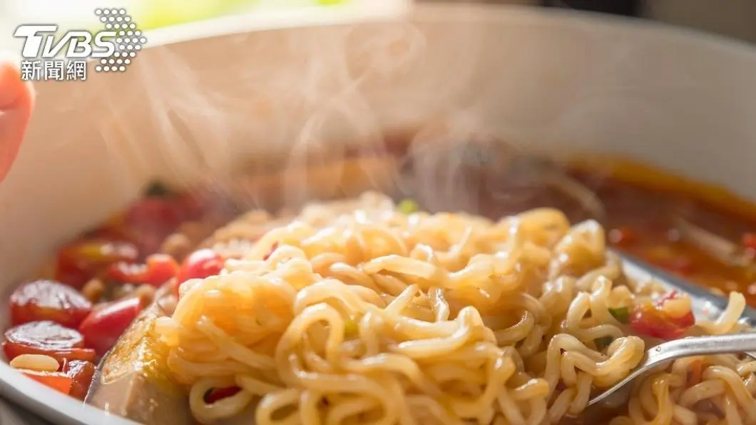 泡麵算是國民美食，料理的方式也有很多種。（示意圖／shutterstock達志影像）