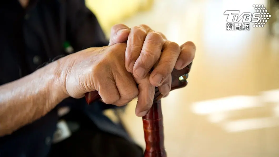 美國男護士助理療養院伸狼爪，性侵失智老人。（示意圖／shutterstock 達志影像）