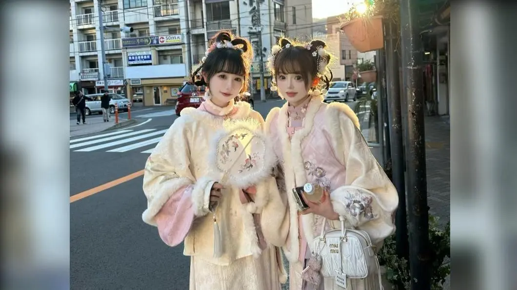 大陸網紅發文分享,自己在日本街頭穿著漢服。(圖/翻攝自小紅書) 大陸網紅發文分享,自己在日本街頭穿著漢服。(圖/翻攝自小紅書)