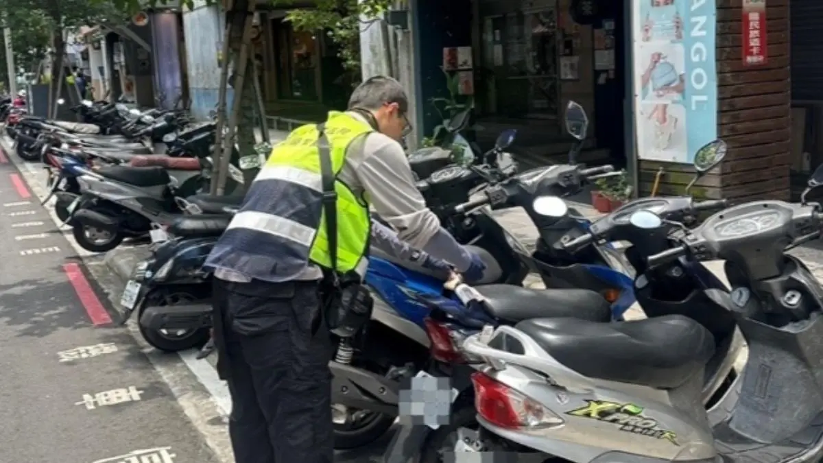 商圈、捷運站及觀光地區的路邊機車停車格採收費管理。（圖／新北市交通局提供）